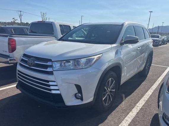 TOYOTA HIGHLANDER 2018 5TDJZRFH1JS870172 image