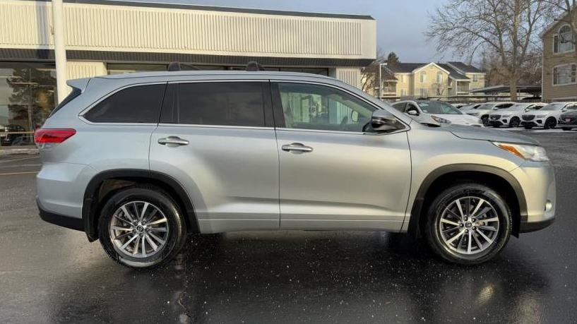 TOYOTA HIGHLANDER 2018 5TDJZRFH5JS832301 image