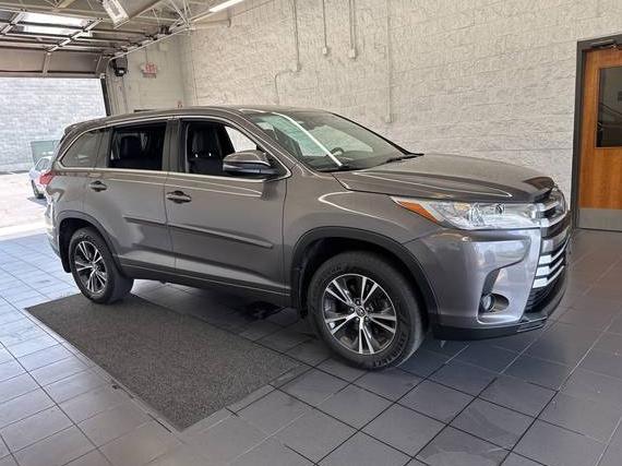 TOYOTA HIGHLANDER 2018 5TDBZRFH0JS831853 image