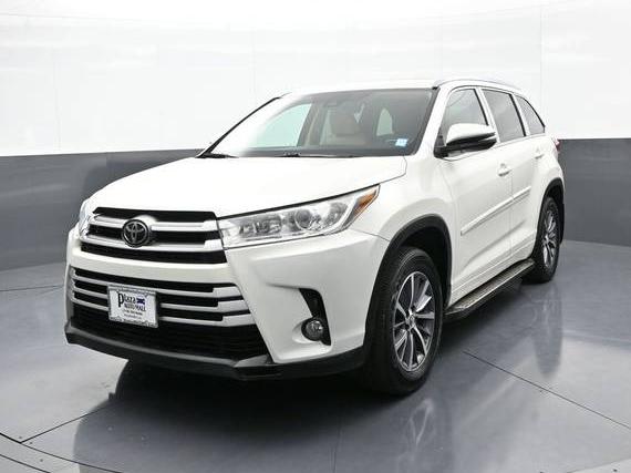 TOYOTA HIGHLANDER 2018 5TDJZRFH0JS557565 image