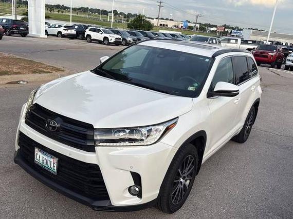 TOYOTA HIGHLANDER 2018 5TDJZRFH9JS560139 image