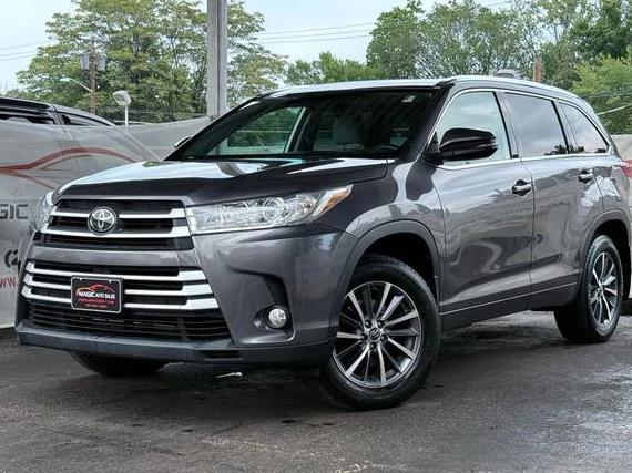 TOYOTA HIGHLANDER 2018 5TDJZRFH1JS822820 image
