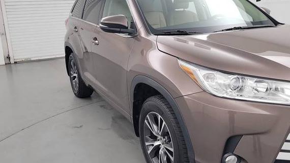 TOYOTA HIGHLANDER 2018 5TDBZRFH6JS486697 image