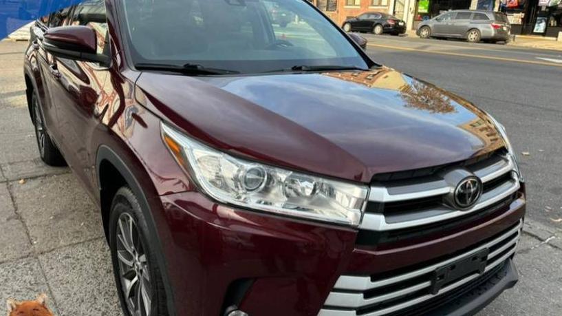 TOYOTA HIGHLANDER 2018 5TDJZRFH0JS496802 image