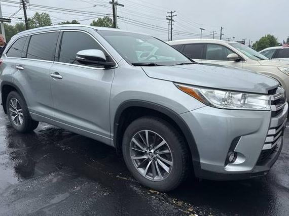 TOYOTA HIGHLANDER 2018 5TDJZRFH6JS554010 image