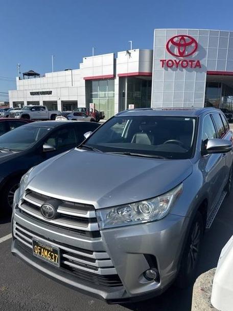 TOYOTA HIGHLANDER 2018 5TDJZRFH2JS537026 image