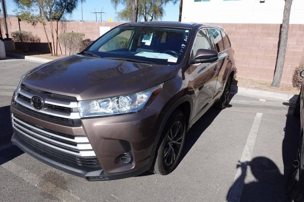 TOYOTA HIGHLANDER 2018 5TDZARFH3JS039122 image