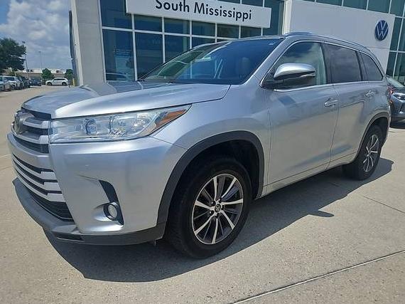 TOYOTA HIGHLANDER 2018 5TDKZRFH7JS285410 image