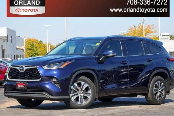 TOYOTA HIGHLANDER 2021 5TDGZRBH6MS556201 image