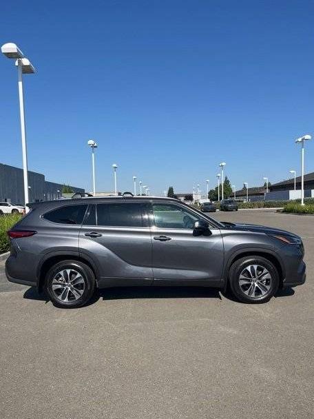 TOYOTA HIGHLANDER 2021 5TDHZRBH3MS157976 image