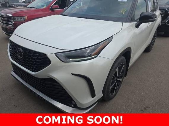 TOYOTA HIGHLANDER 2021 5TDLZRBH9MS112518 image