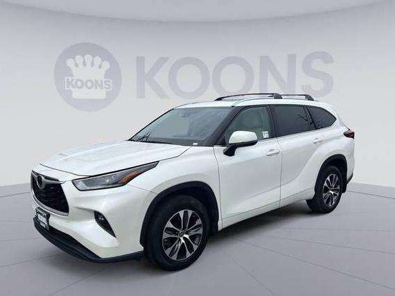 TOYOTA HIGHLANDER 2021 5TDHZRBH1MS064096 image