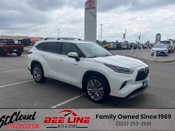 TOYOTA HIGHLANDER 2021 5TDEBRCH2MS032604 image