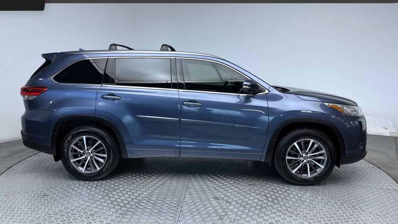 TOYOTA HIGHLANDER 2017 5TDJZRFH9HS507970 image