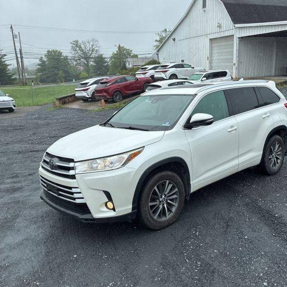 TOYOTA HIGHLANDER 2017 5TDJZRFH6HS472613 image