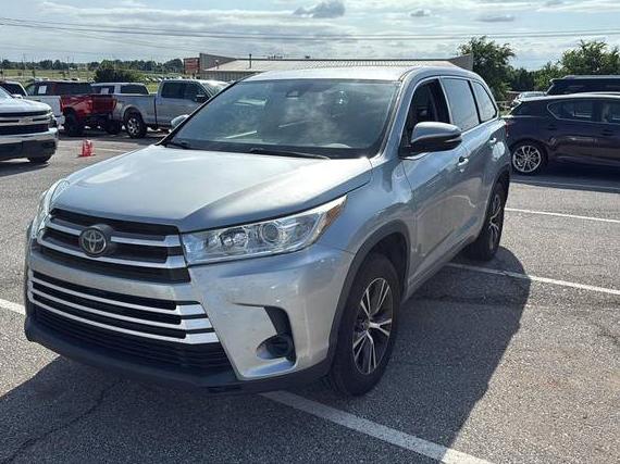 TOYOTA HIGHLANDER 2017 5TDZARFH9HS032573 image