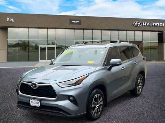 TOYOTA HIGHLANDER 2022 5TDGZRBH2NS242210 image