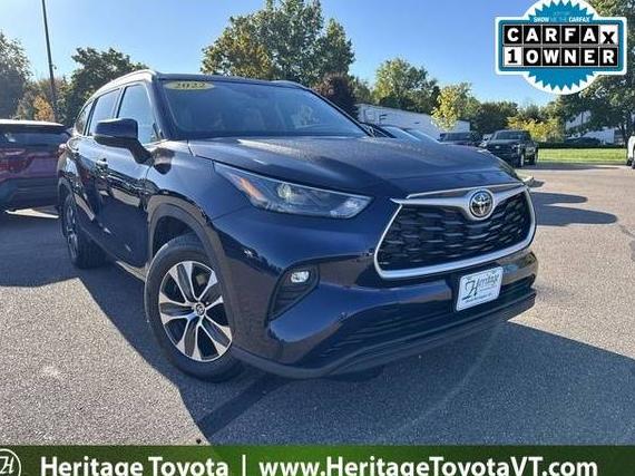 TOYOTA HIGHLANDER 2022 5TDGZRBH5NS575274 image