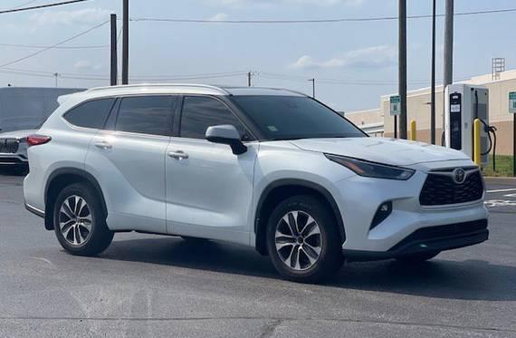 TOYOTA HIGHLANDER 2022 5TDHZRBH2NS209423 image