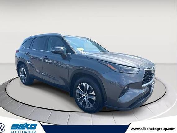 TOYOTA HIGHLANDER 2022 5TDGZRBH9NS209527 image
