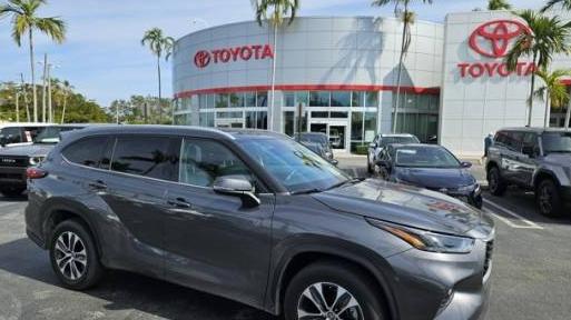 TOYOTA HIGHLANDER 2022 5TDGZRAH8NS137754 image