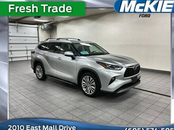 TOYOTA HIGHLANDER 2022 5TDFZRBH0NS221075 image