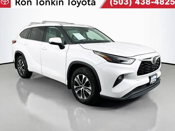 TOYOTA HIGHLANDER 2022 5TDHZRBH9NS209743 image TOYOTA HIGHLANDER 2022 5TDHZRBH9NS209743 image