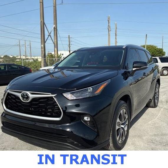 TOYOTA HIGHLANDER 2022 5TDGZRAH8NS126558 image