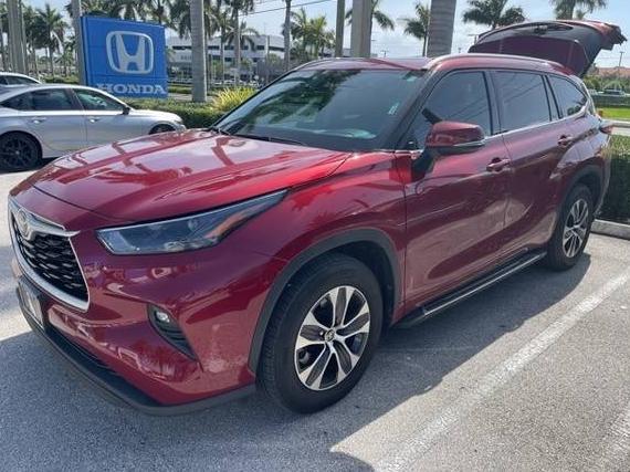 TOYOTA HIGHLANDER 2022 5TDHZRAH4NS542871 image