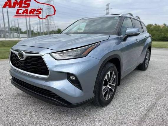TOYOTA HIGHLANDER 2022 5TDHZRBH0NS204611 image
