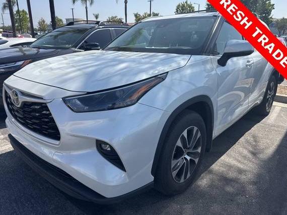 TOYOTA HIGHLANDER 2022 5TDHZRAH8NS134955 image