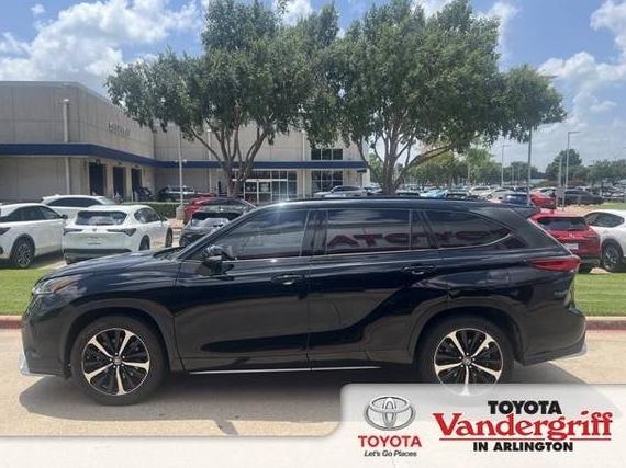TOYOTA HIGHLANDER 2022 5TDLZRAH3NS134128 image
