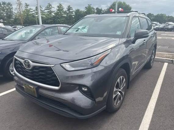 TOYOTA HIGHLANDER 2022 5TDHZRBH7NS588600 image