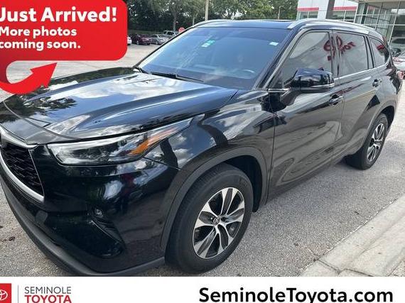 TOYOTA HIGHLANDER 2022 5TDGZRAH9NS126522 image