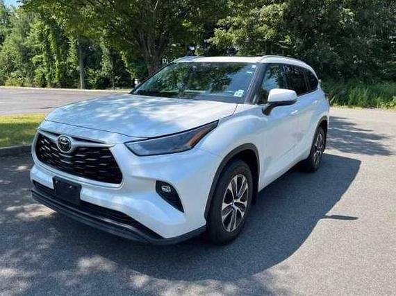TOYOTA HIGHLANDER 2022 5TDGZRBH5NS584427 image