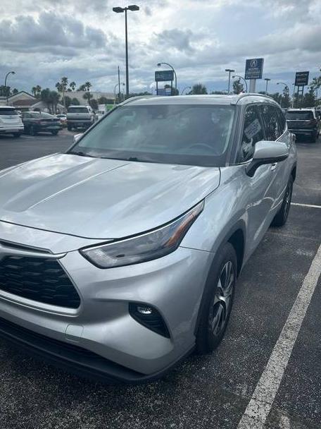 TOYOTA HIGHLANDER 2022 5TDHZRAH5NS546170 image