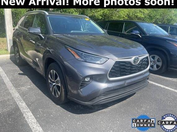 TOYOTA HIGHLANDER 2022 5TDHZRAH0NS101674 image