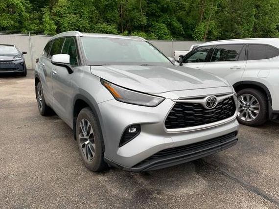 TOYOTA HIGHLANDER 2022 5TDGZRBH5NS204678 image