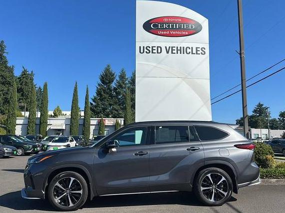TOYOTA HIGHLANDER 2022 5TDLZRBH1NS210394 image