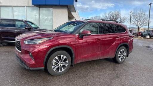 TOYOTA HIGHLANDER 2022 5TDHZRBH3NS245573 image