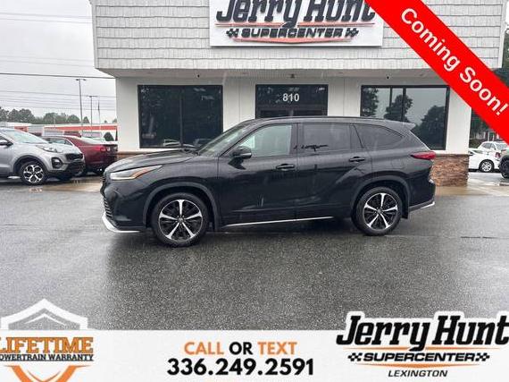 TOYOTA HIGHLANDER 2022 5TDLZRBH5NS197181 image