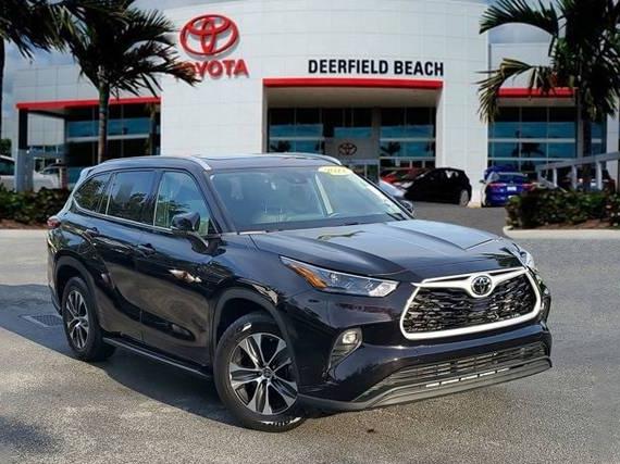 TOYOTA HIGHLANDER 2022 5TDGZRAH5NS135802 image
