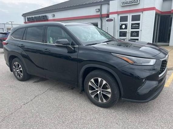 TOYOTA HIGHLANDER 2022 5TDHZRBH3NS575388 image