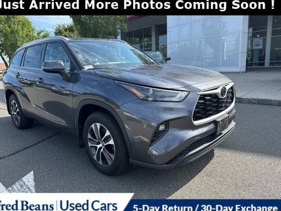 TOYOTA HIGHLANDER 2022 5TDHZRBH3NS201931 image