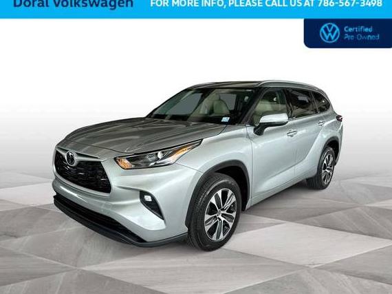 TOYOTA HIGHLANDER 2022 5TDGZRAH0NS135822 image