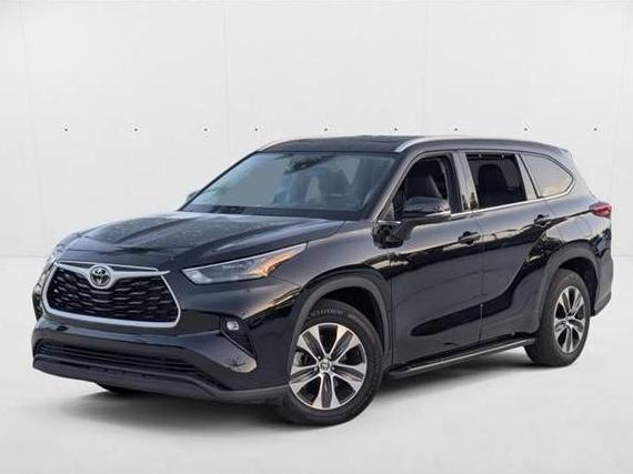 TOYOTA HIGHLANDER 2022 5TDGZRAH1NS129821 image