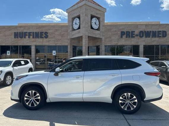 TOYOTA HIGHLANDER 2022 5TDGZRAH3NS095512 image