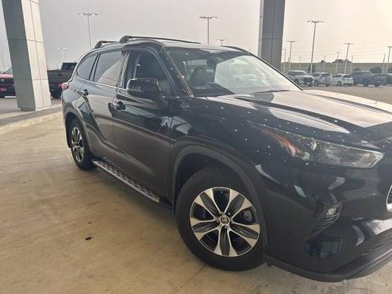 TOYOTA HIGHLANDER 2022 5TDGZRAH9NS559631 image