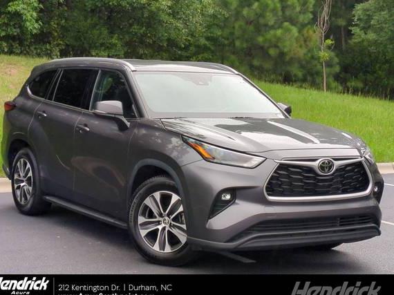 TOYOTA HIGHLANDER 2022 5TDHZRAH1NS111131 image