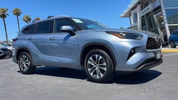 TOYOTA HIGHLANDER 2022 5TDHZRAH5NS090915 image